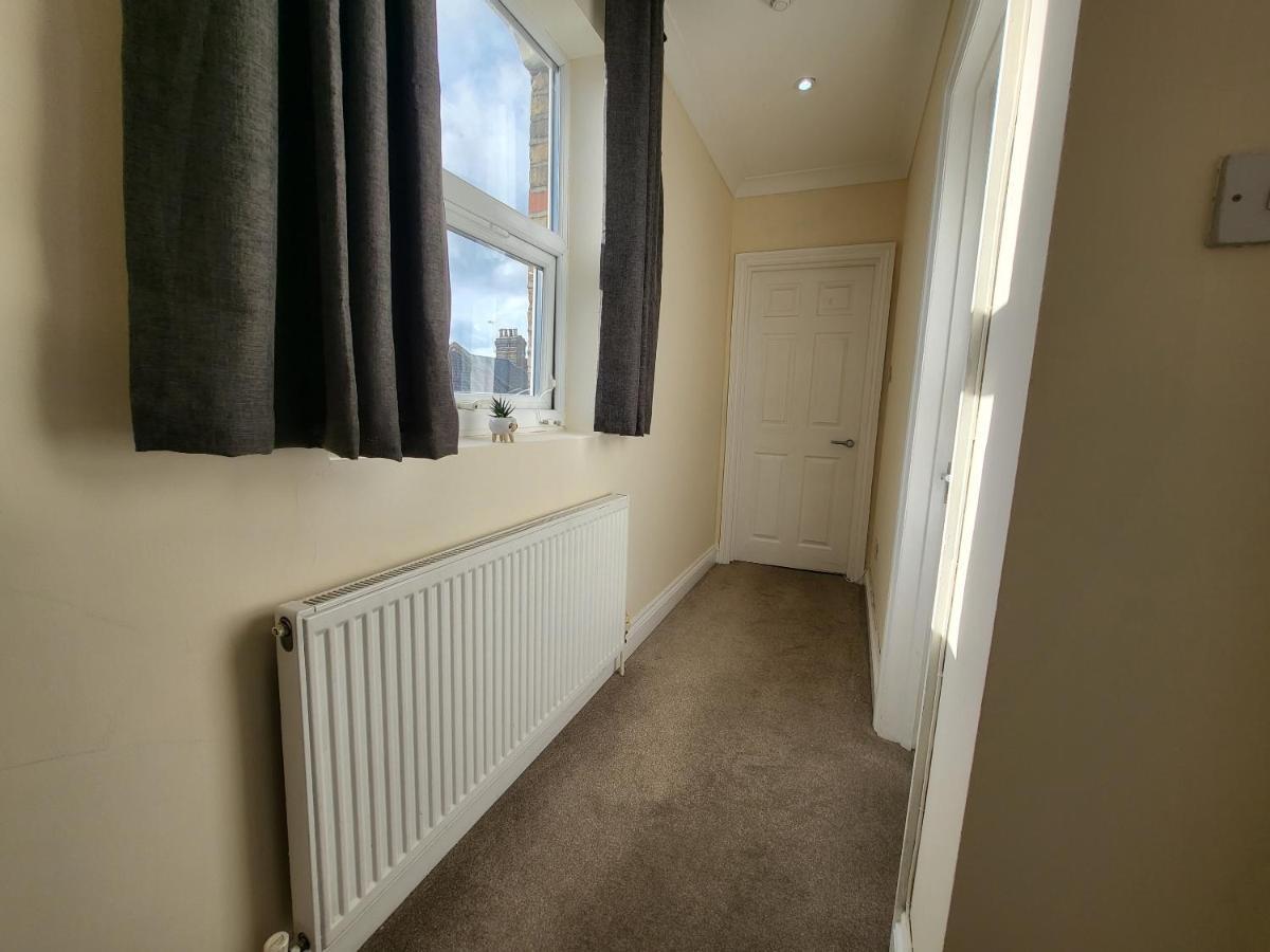 Tooting Bec Central Apartment By London Tube Екстер'єр фото